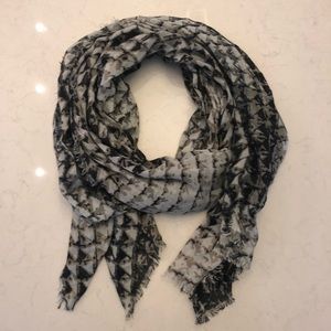 Patterned scarf